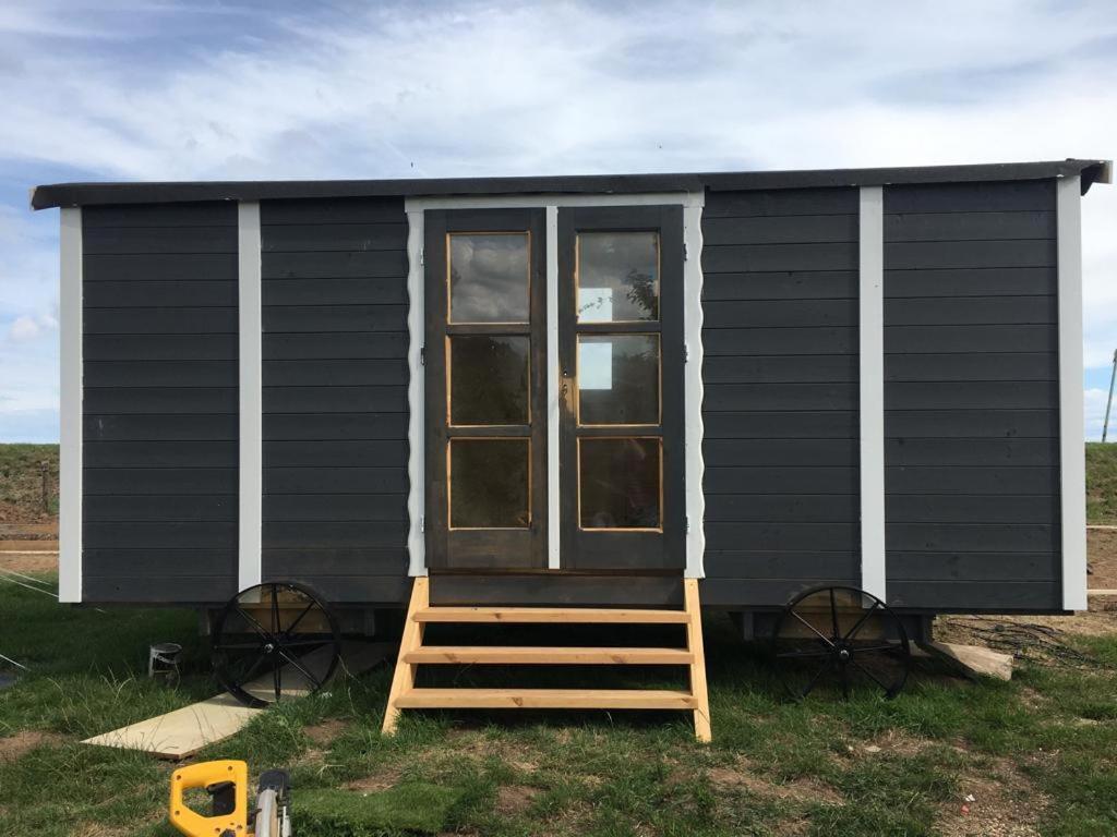 Luxury Glamping At The Riverside 호텔 스케그니스 외부 사진